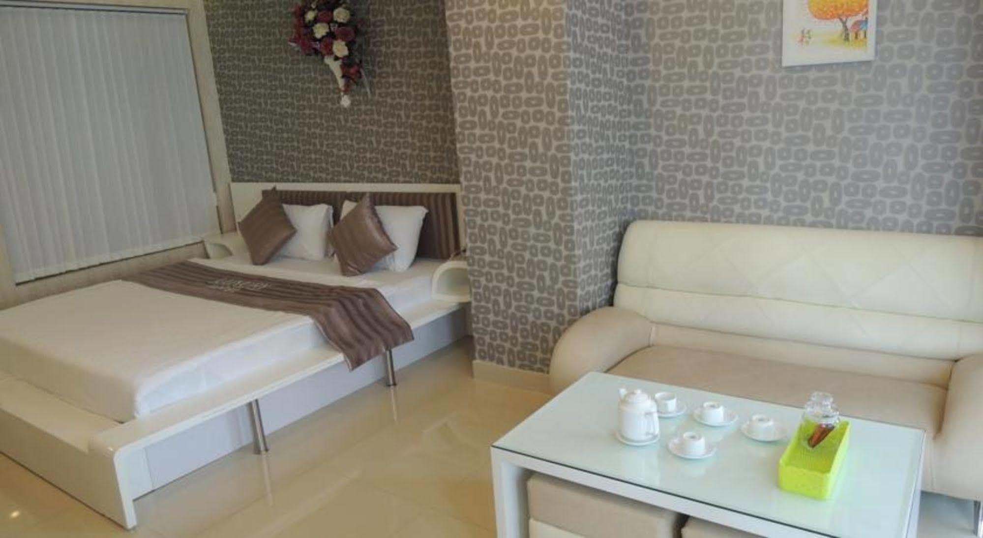 Luxury Khách sạn 2*